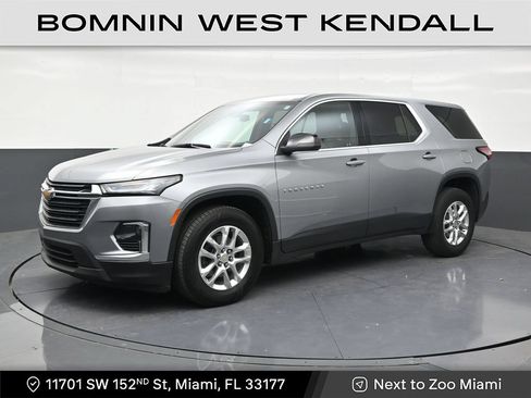 Used 2023 Chevrolet Traverse LS FWD image 1