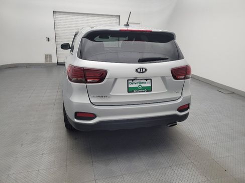 Used 2019 Kia Sorento AWD V6 image 6