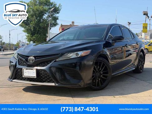Used 2018 Toyota Camry XSE FWD image 1