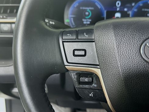 Used 2023 Toyota Crown AWD/4WD image 16