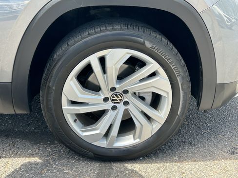 Used 2023 Volkswagen Atlas SE w/ Panoramic Sunroof Package FWD image 7