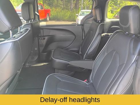 Used 2026 Chrysler Pacifica Limited FWD image 21