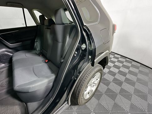 Used 2020 Toyota RAV4 LE w/ Carpet Mat Package AWD/4WD image 25