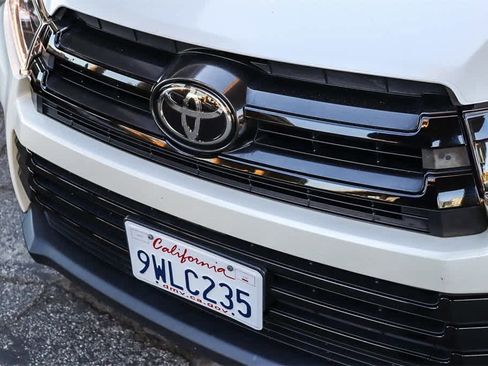 Used 2017 Toyota Highlander SE image 8