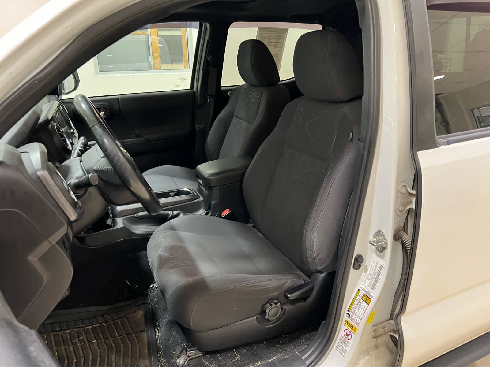 Used 2017 Toyota Tacoma TRD Sport AWD/4WD image 11