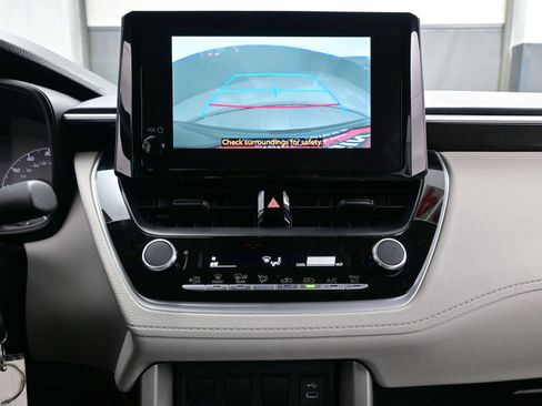 Used 2024 Toyota Corolla Cross L image 17