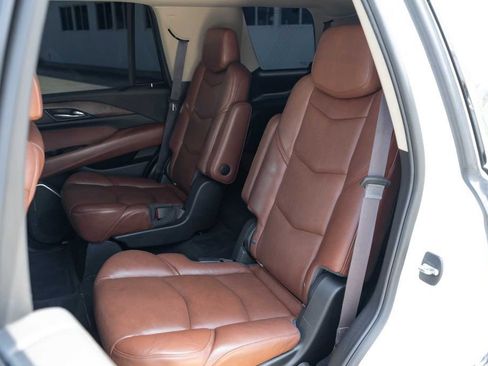 Used 2017 Cadillac Escalade Premium Luxury RWD image 15