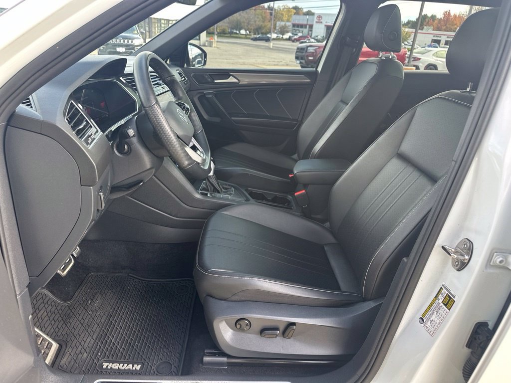 Used 2024 Volkswagen Tiguan SE R-Line FWD image 14