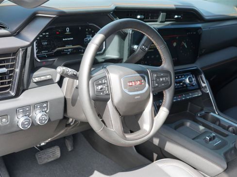 Used 2024 GMC Sierra 2500 AT4 w/ AT4 Premium Plus Package AWD/4WD image 9