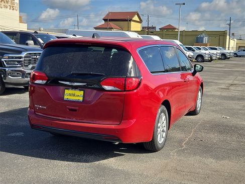New 2025 Chrysler Voyager LX image 3