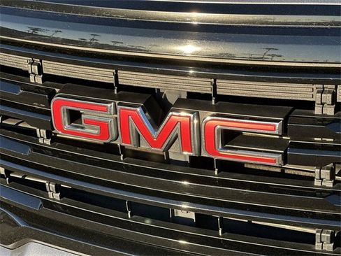 Used 2022 GMC Acadia SLE w/ Elevation Edition image 29