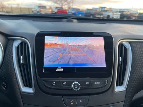 Used 2025 Chevrolet Malibu LT image 19