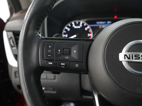 Used 2021 Nissan Rogue SV w/ Premium Package image 25