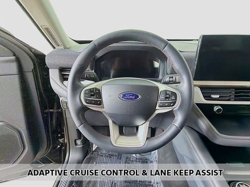 Used 2025 Ford Explorer Active AWD/4WD image 4