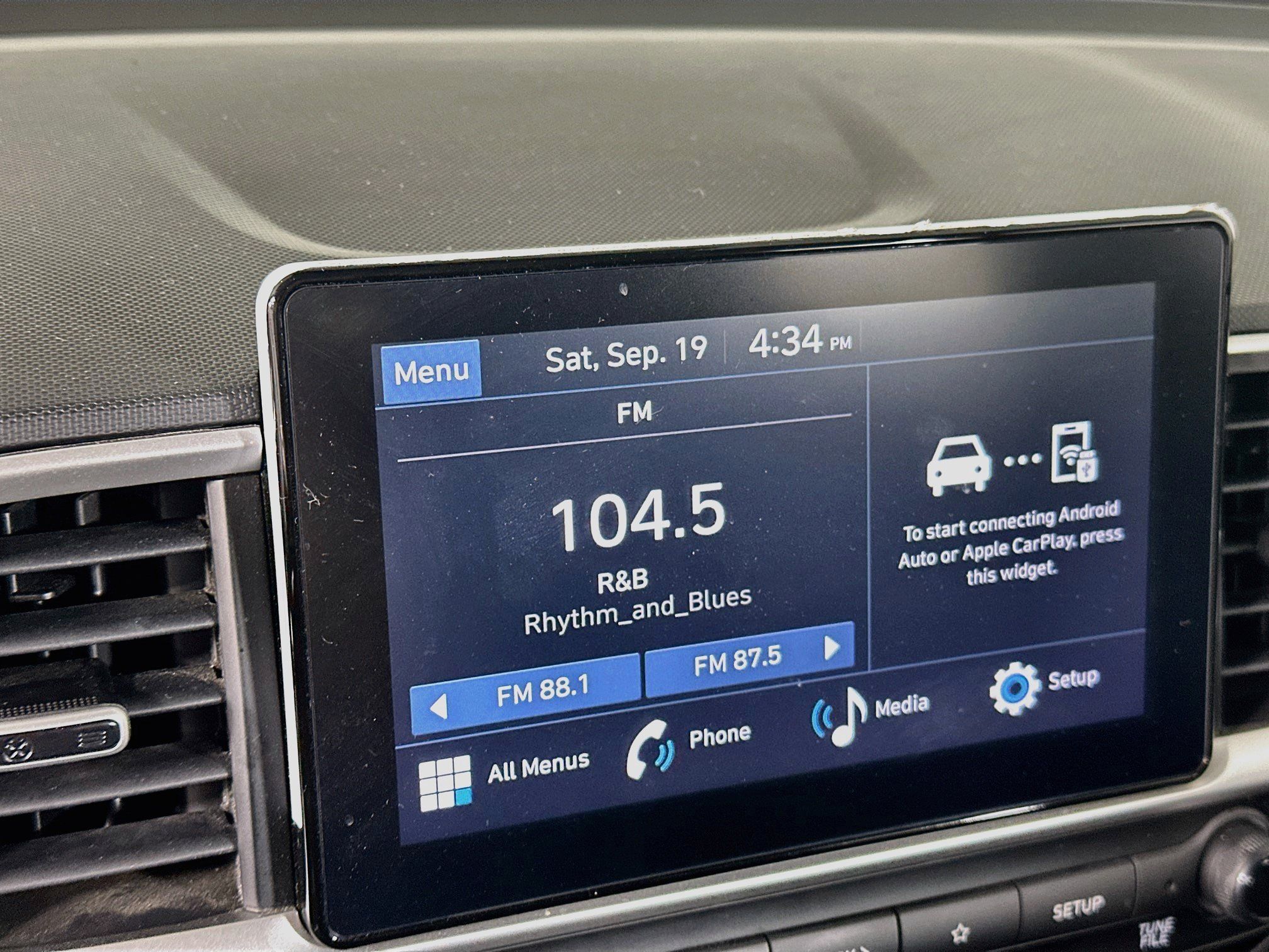 Used 2025 Hyundai Venue SEL FWD image 21