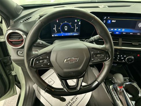 Used 2024 Chevrolet Trax RS w/ Driver Confidence Package image 4