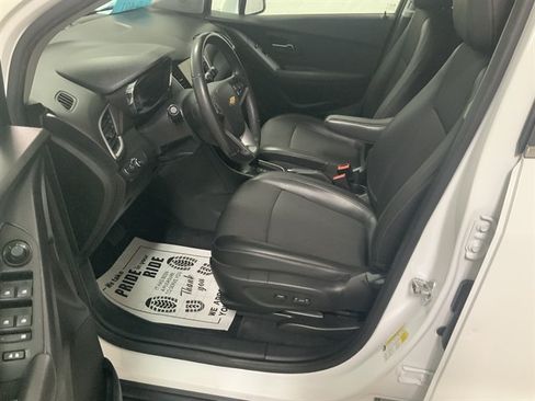 Used 2019 Chevrolet Trax LT w/ LT Convenience Package AWD/4WD image 14