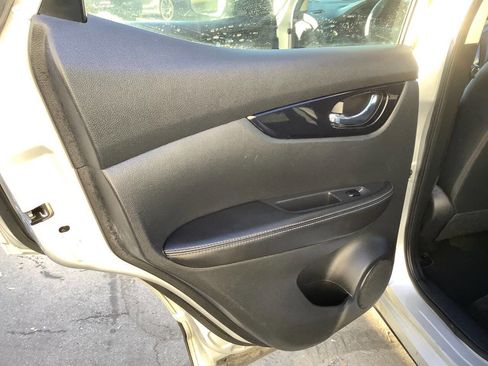 Used 2017 Nissan Rogue Sport SV image 28