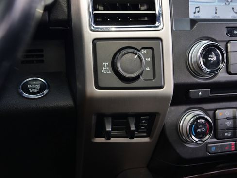 Used 2017 Ford F250 Platinum w/ Platinum Ultimate Package image 16