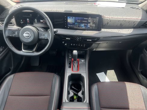 Used 2025 Nissan Kicks SR FWD image 3
