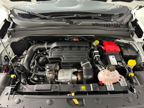 Used 2023 Jeep Renegade Latitude image 12