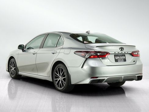 Used 2024 Toyota Camry SE FWD image 3
