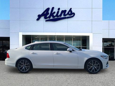Used 2018 Volvo S90 T5 Momentum w/ Convenience Package image 1