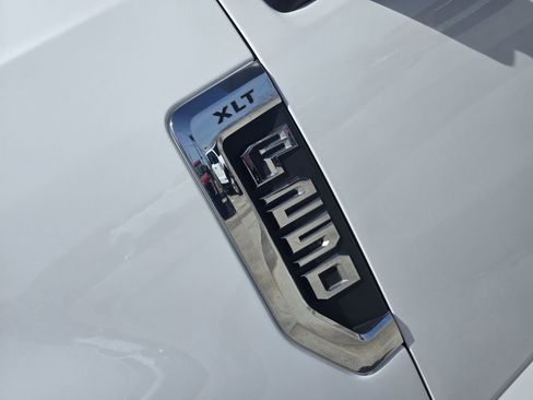Certified 2022 Ford F250 XLT w/ XLT Value Package image 12