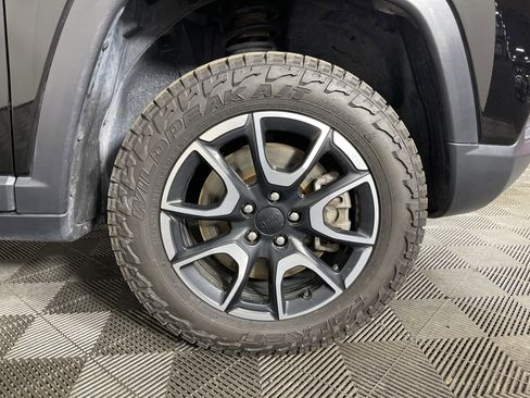 Used 2024 Jeep Compass Trailhawk w/ Trailhawk Convenience Group image 8