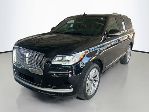Used 2024 Lincoln Navigator Premiere image 4