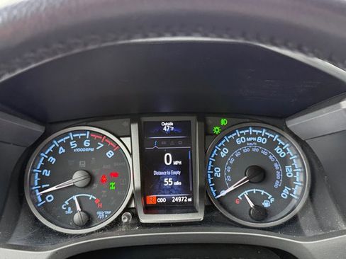 Used 2022 Toyota Tacoma TRD Off-Road w/ Technology Package AWD/4WD image 18