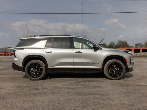Used 2025 Chevrolet Traverse RS AWD/4WD image 7