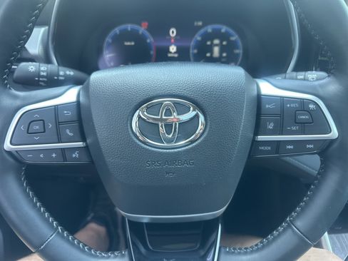 Used 2025 Toyota Highlander Platinum AWD/4WD image 28