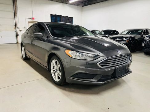 Used 2018 Ford Fusion SE FWD image 4