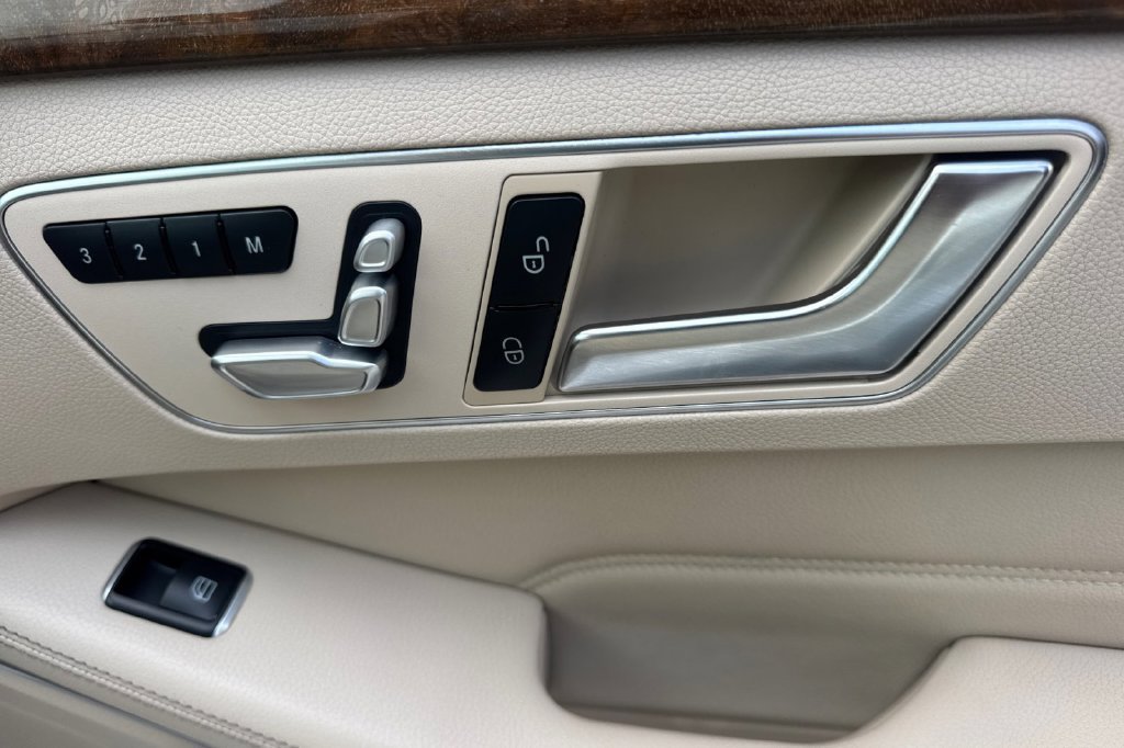 Used 2016 Mercedes-Benz E 350 4MATIC Wagon image 23