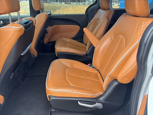 Used 2022 Chrysler Pacifica Pinnacle FWD image 54