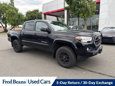 Used 2019 Toyota Tacoma SR5 AWD/4WD image 3