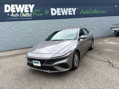 Used 2024 Hyundai Elantra SE FWD image 1
