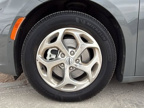 Certified 2021 Chrysler Pacifica Limited w/ Uconnect Theater Family Group image 32