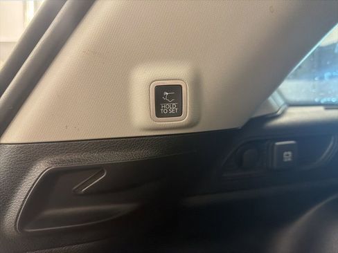 Used 2023 Jeep Grand Cherokee Limited image 16