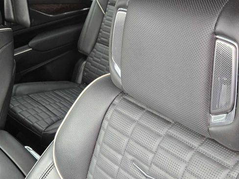 Used 2023 Cadillac Escalade Sport Platinum w/ Heavy-Duty Trailer Package image 15