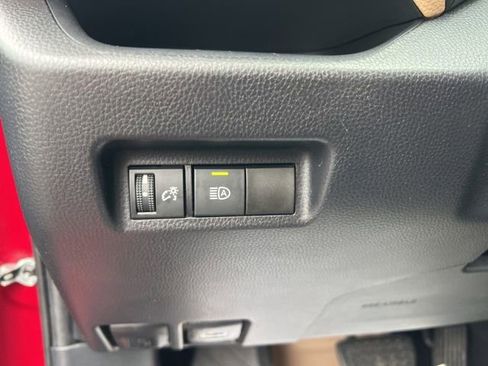 Used 2019 Toyota RAV4 LE w/ Carpet Mat Package image 10