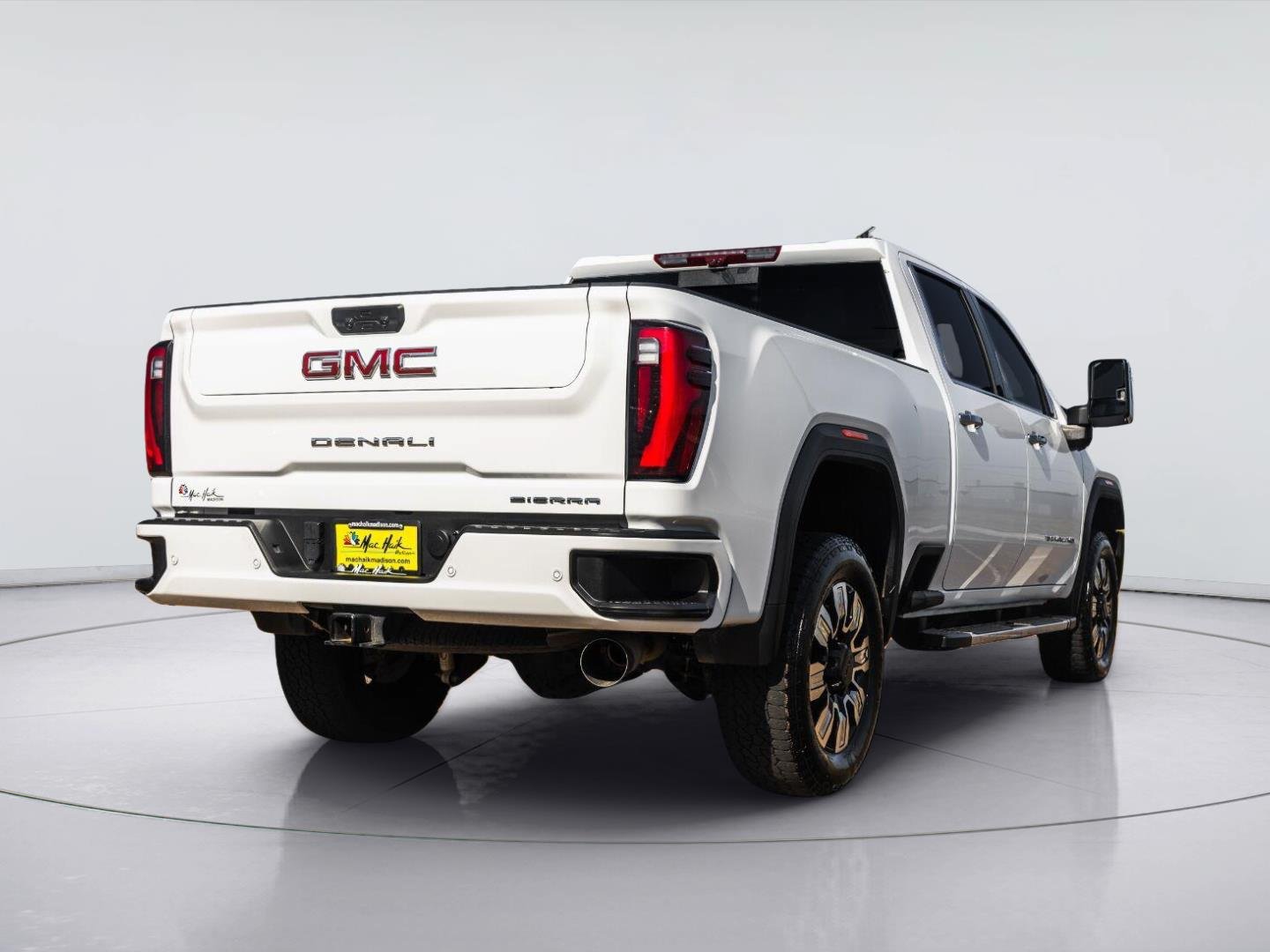 Used 2024 GMC Sierra 2500 Denali w/ Denali Reserve Package AWD/4WD image 12