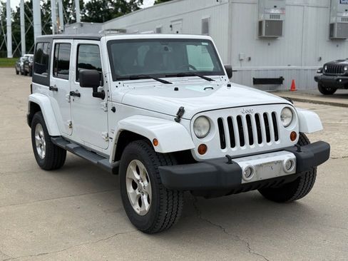 Used 2013 Jeep Wrangler Unlimited Sahara w/ Connectivity Group AWD/4WD image 4