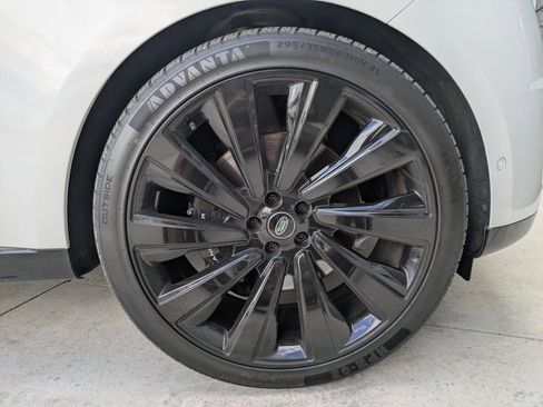 Used 2022 Land Rover Range Rover Long Wheelbase SE image 34