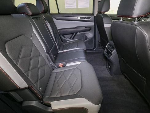 Certified 2025 Volkswagen Atlas Peak Edition SE AWD/4WD image 25