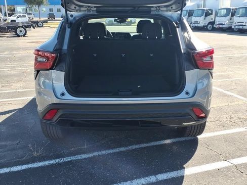 New 2026 Chevrolet Trax RS w/ Sunroof Package FWD image 12