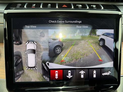 Used 2024 Jeep Grand Cherokee Summit w/ Luxury Tech Group V AWD/4WD image 30