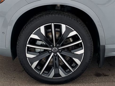 Certified 2026 Volvo XC90 B6 Plus w/ Protection Package Premier image 13