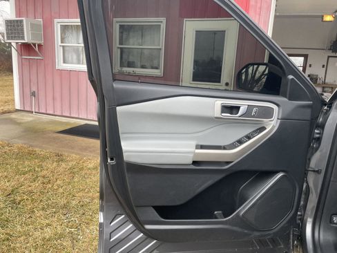 Used 2023 Ford Explorer XLT w/ Equipment Group 202A image 10